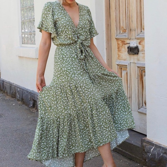 Kivari Tie Front Maxi Dress Green Floral Size XXS Kivari Tie Front Maxi Dress Green Floral Size XXS